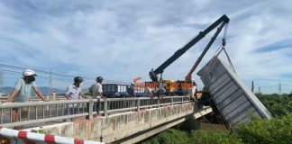 Tai nạn kinh hoàng xe tải lật ngang QL28 Lâm Đồng: May mắn thoát chết!